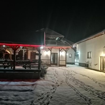 Casa Bunicii Hotel Moisei Luaran gambar