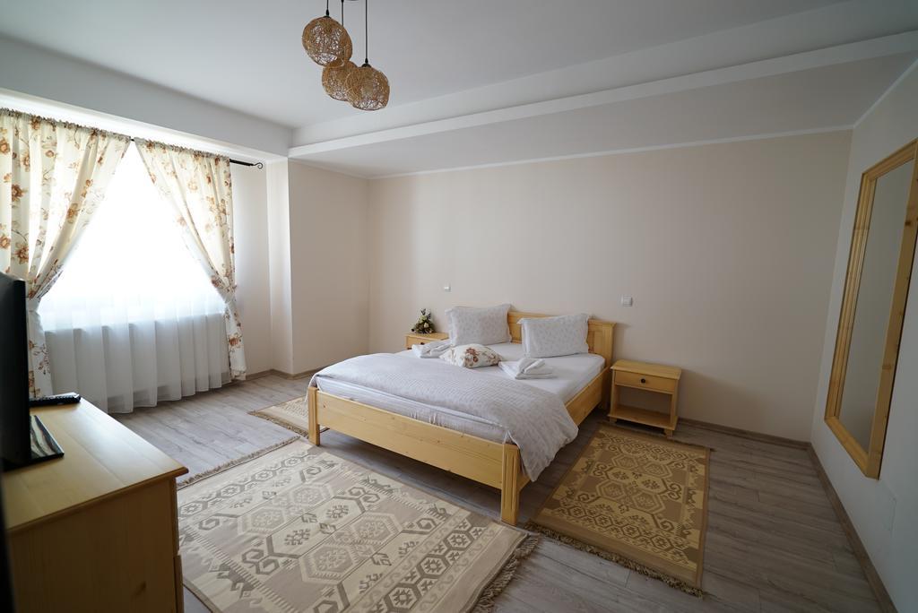 Casa Bunicii Hotel Moisei Luaran gambar